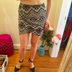 Black and white Express mini wrap skirt XS